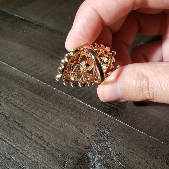 Beautiful Design Diamond Style Ring 7 size women - Picture 3 of 3